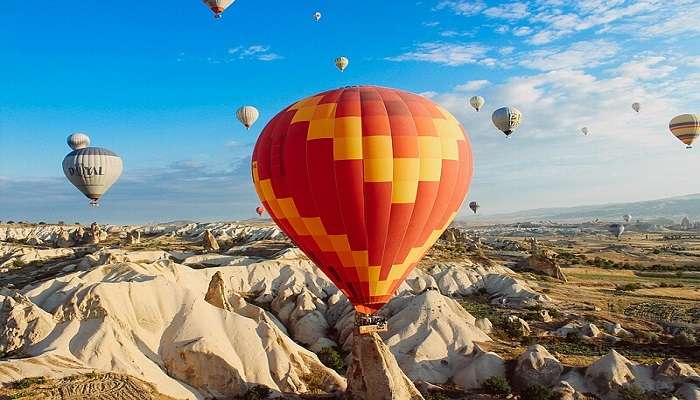 If you are wondering what to do in Sri Lanka in March, indulge in a hot air balloon ride