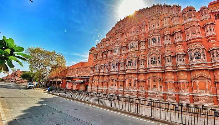 Visit Hawa Mahal in Jaipur