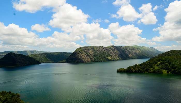 The lakes and hills of Idukki are one of the best places to visit in Kerala in July.