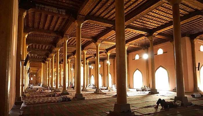 Jama Masjid- one of the best places to visit in Kashmir