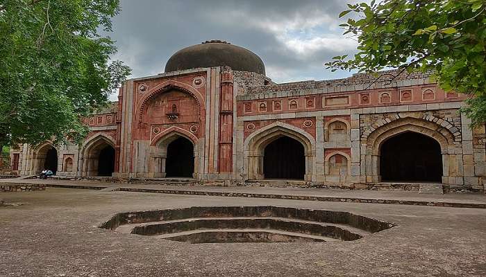 Jamali Kamali Mosque And Tomb a haunted places to visit in Delhi.