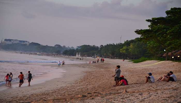 Jimbaran bay to enjoy with your friends