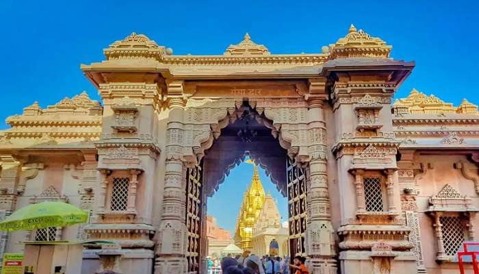 Kashi Vishwanath Temple is among the famous temples to visit once in your lifrtime in India