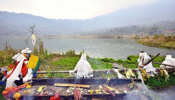 A stunning view of Khecheopalri Lake