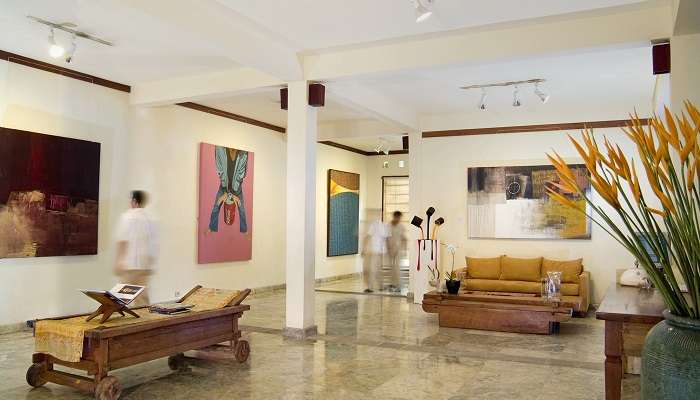 Visit the Komaneka Fine Art Gallery