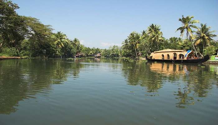 Kumarakom - Experiencing the backwaters delight and a fine resort stay