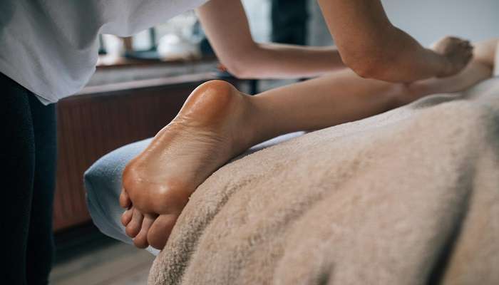 Someone getting a relaxing ayurvedic treatment