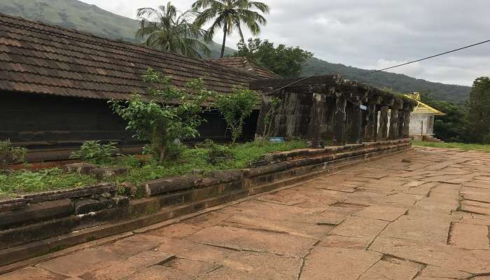 The idyllic compounds of the Maha Vishnu Temple.