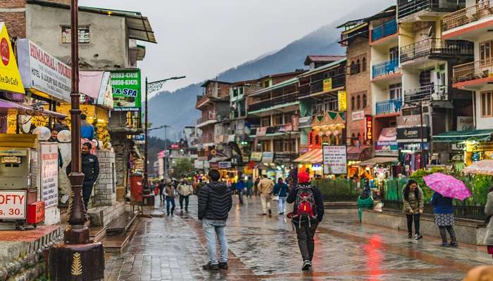 Mall Road- One of the best places to visit in Manali in December
