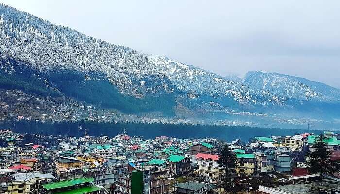 Manali will enjoy the view of the snowfall. 
