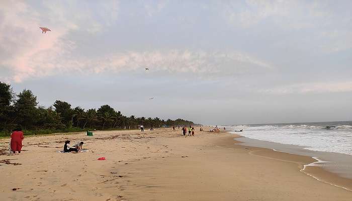 People enjoying at Marari beach