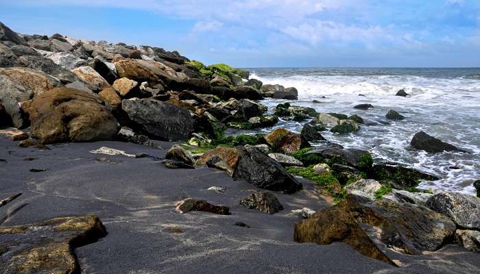 Image picturing the beach at Mayannad, one of the best places to visit in Kollam.