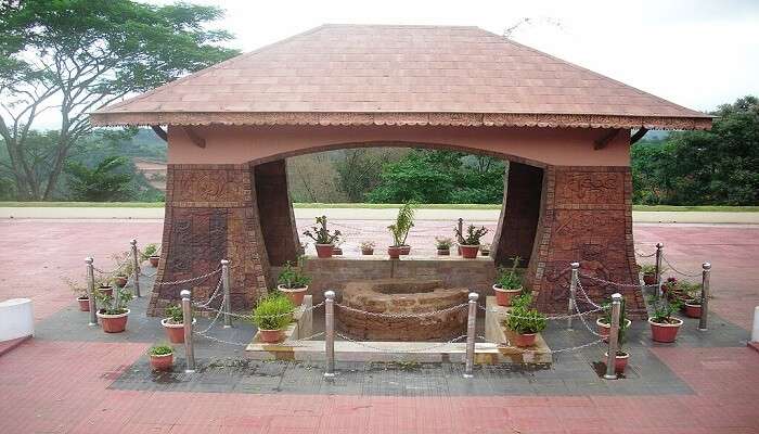 Tomb of Veera Pazhassi Raja- best places to visit near Wayanad.