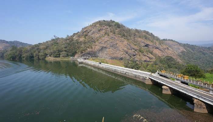 A good view of the Ponmudi dam.