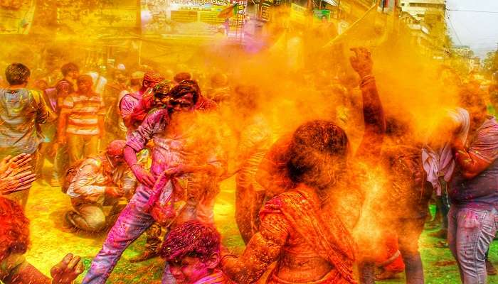 immerse with the soothing sufi song at the best holi parties in Delhi.