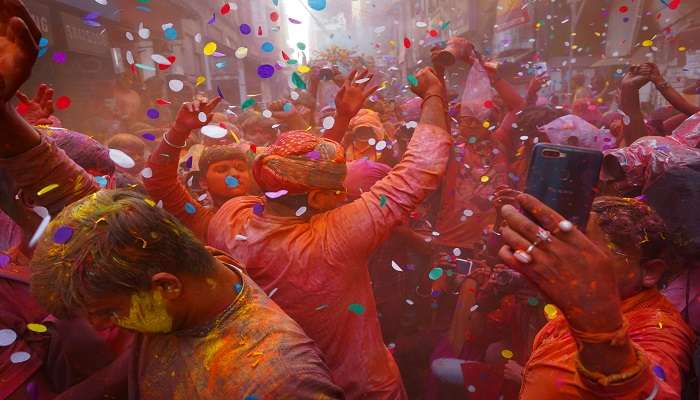 Rang Leela a best place for the holi parties in Delhi.