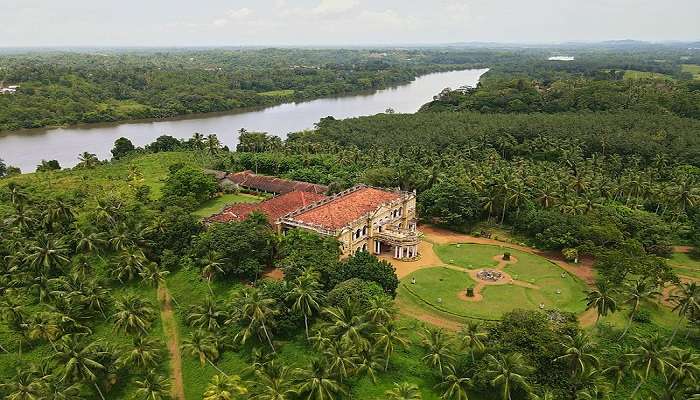 Richmond Castle is a beautiful two storey mansion, located in Kalutara.