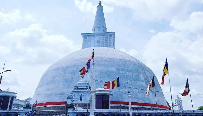 Ruwanwelisaya, among Sri Lanka tourist places