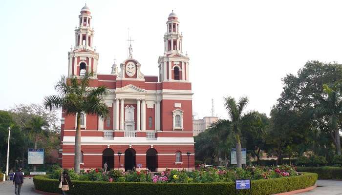 Visit Sacred Heart Cathedral Church, one of the best peaceful tourist places in Delhi