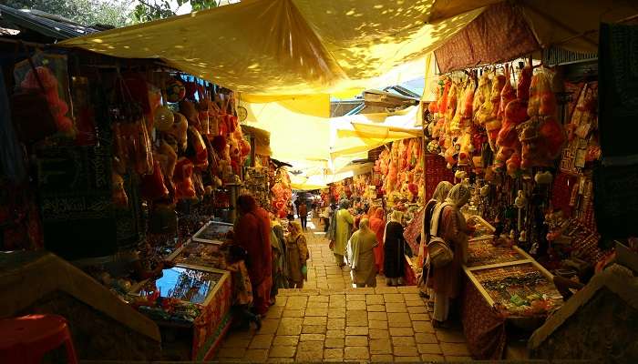 Vibrant street of Sadar Bazaar