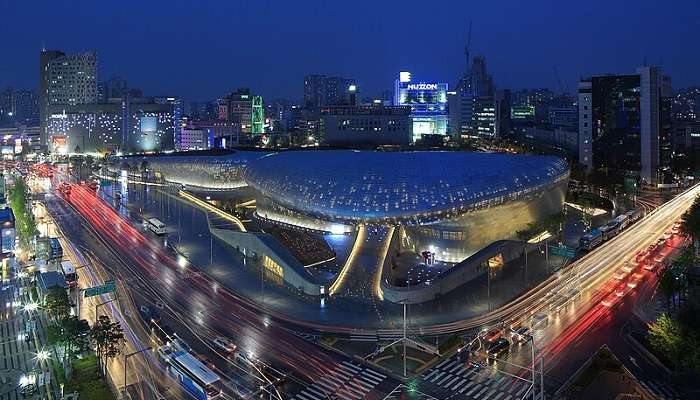 Seoul, Dongdaemun Design Placa at night