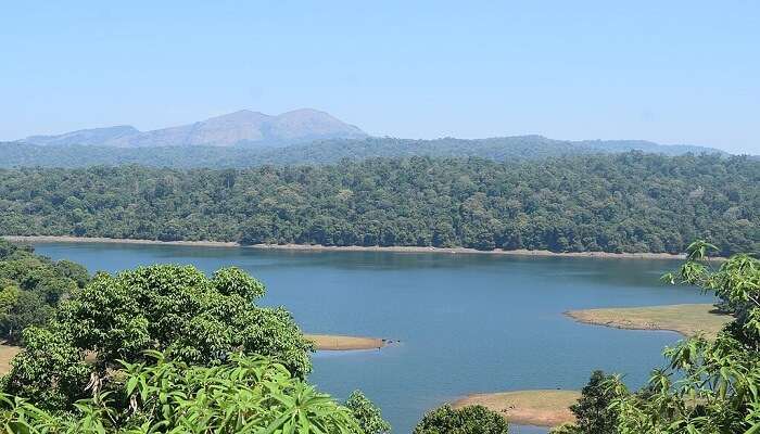 Sholayar Dam reservoir, a scenic retreat to explore.