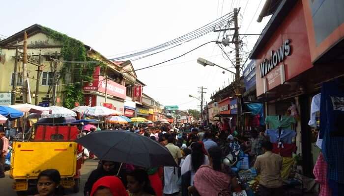 People enjoying shopping in Calicut