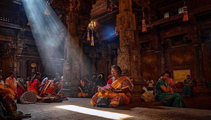  Shri Ponnambalawaneswaram Kovil, a great temple among the places to visit in Colombo
