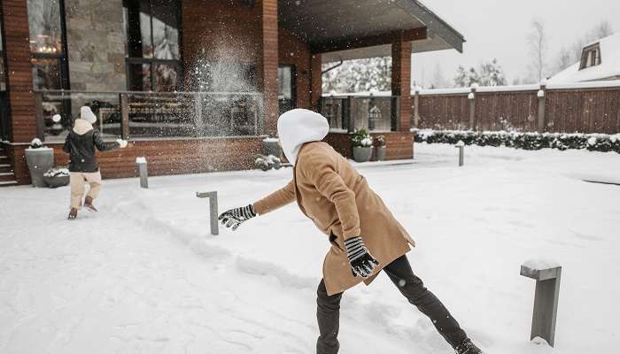 Snow Fight is one of the most exciting things to do in Moscow in January