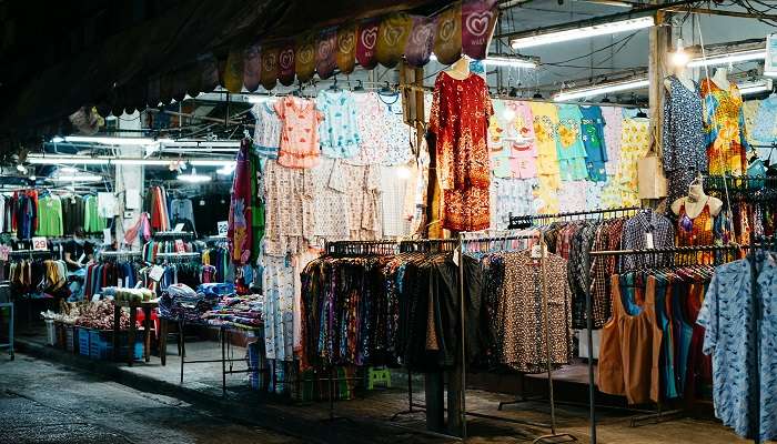 Station Road Market Is one of the best places for shopping in Pushkar 