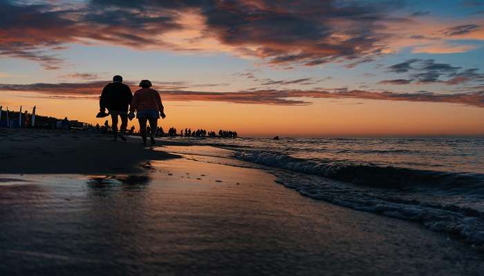 stroll on the beach in Alleppey in March with your loved ones. 
