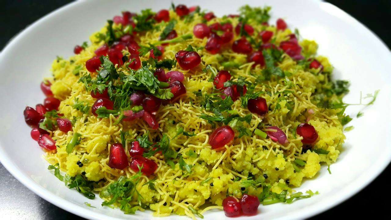 A plate full of Surti Sev Khamani