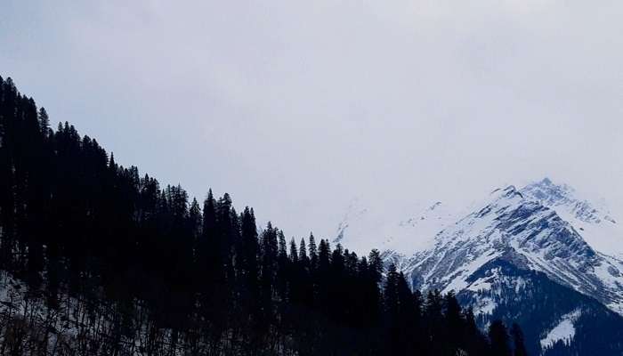 Enchanting view of the peaks in Tosh village which has an unparalled beauty.