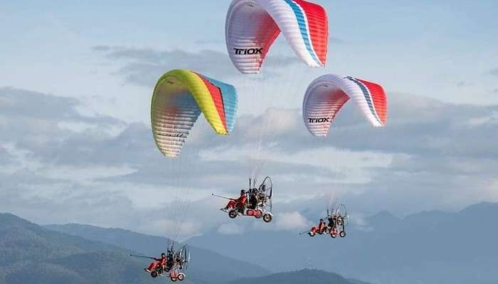  Enjoy Powered Paragliding, among things to do in Delhi