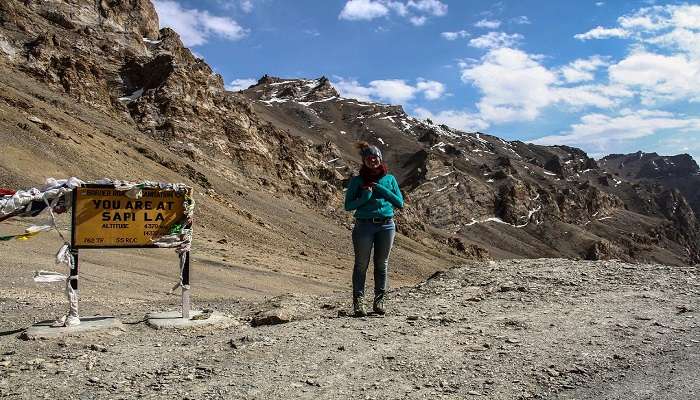 Trekking the frozen lake in Ladakh, India