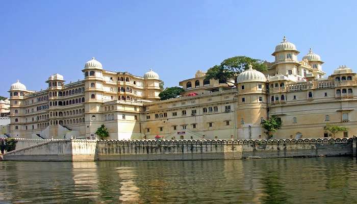 A mesmerizing view of Udaipur city known as one of the enchanting places to visit in North India