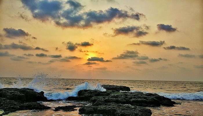 Enjoy the breathtaking view of Anjuna Beach, one of the best things to do in Goa in May.