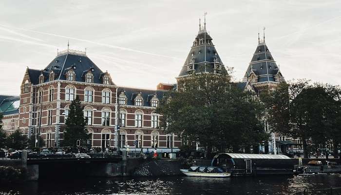 Popular tourist attraction- Rijks Museum 