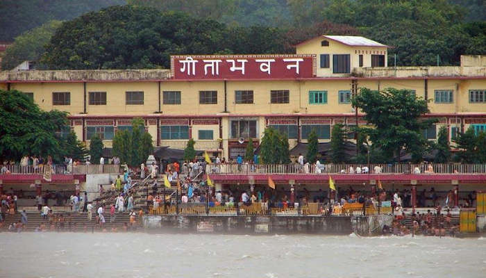 Geeta Bhawan on the shore of Ganges river