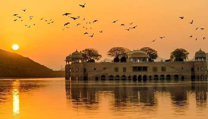 A glorious view of Jal Mahal which is counted among the best honeymoon places in India in March