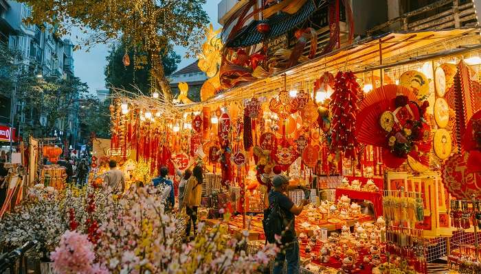 Shopping for Christmas in Thailand