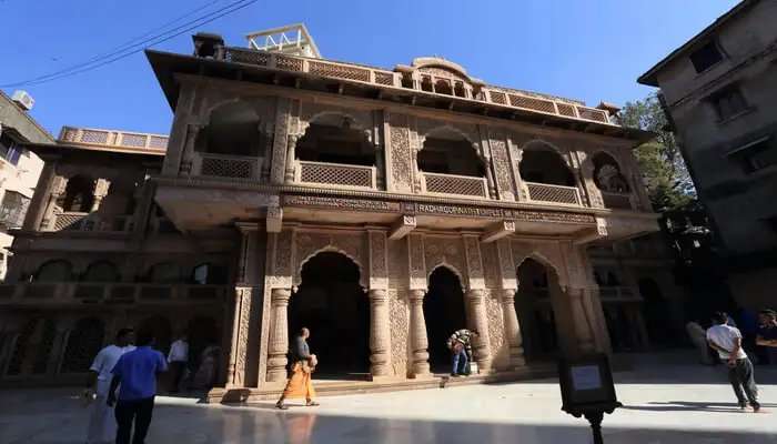 इस्कॉन मंदिर मुंबई के पर्यटन स्थल में से एक है