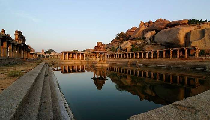 कृष्णा पुष्करणा हम्पी भारत आकर्षक स्थल में से एक है