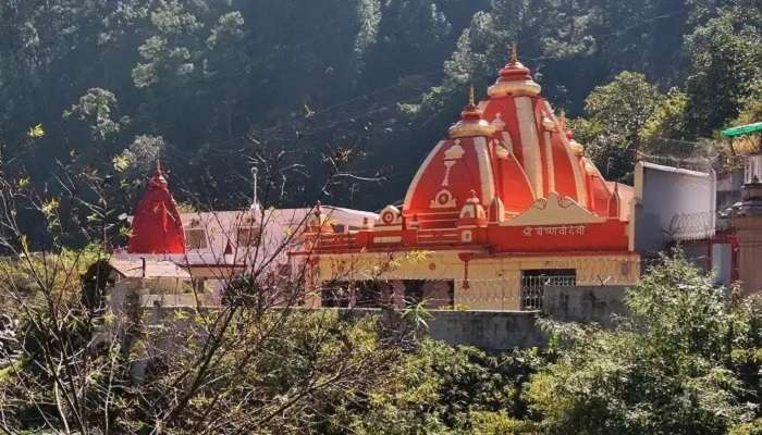कैंची धाम नैनीताल का धार्मिक स्थल है