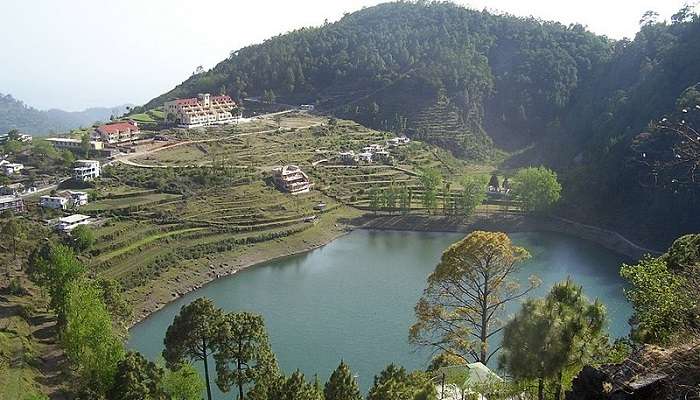 खूरपा ताल अपनी खूबसूरत झीलों के लिए जाना जाता है