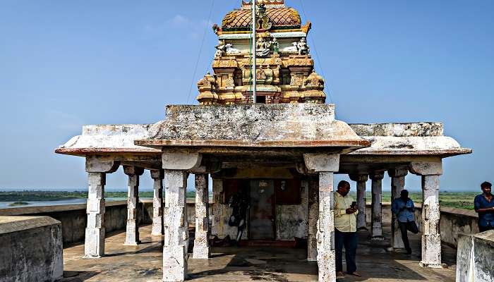 रामेश्वरम दर्शनीय स्थल में गंधमाधन पर्वतम् लोकप्रिय स्थानों में से एक है