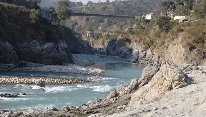 तत्तापानी शिमला के पर्यटन स्थल में से एक है