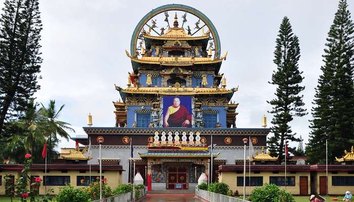 नामद्रोलिंग मठ कूर्ग आकर्षक स्थल में से एक है
