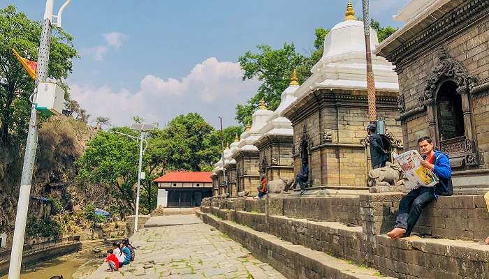 पशुपति नाथ मंदिर नेपाल दर्शनीय स्थल में से एक है
