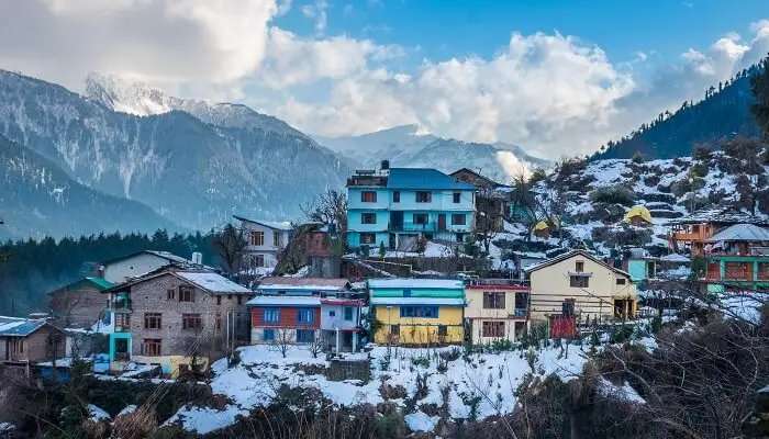 भारत के पर्यटन स्थल मनाली शहर का खूबसूरत दृश्य देखने के लिए सर्वोत्तम स्थान है